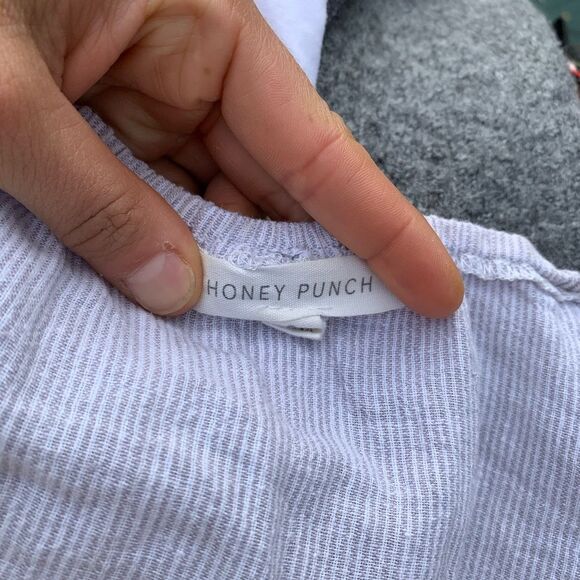 Honey Punch light blue/white stripes cropped top, elastic shoulder wrap, Small - Picture 6 of 8